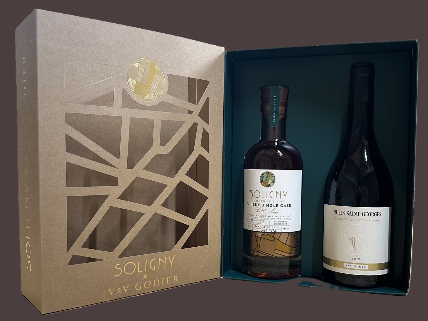 COFFRET VIN DE BOURGOGNE  ET WHISKY VENT D'ANGE SINGLE CASK 21048R